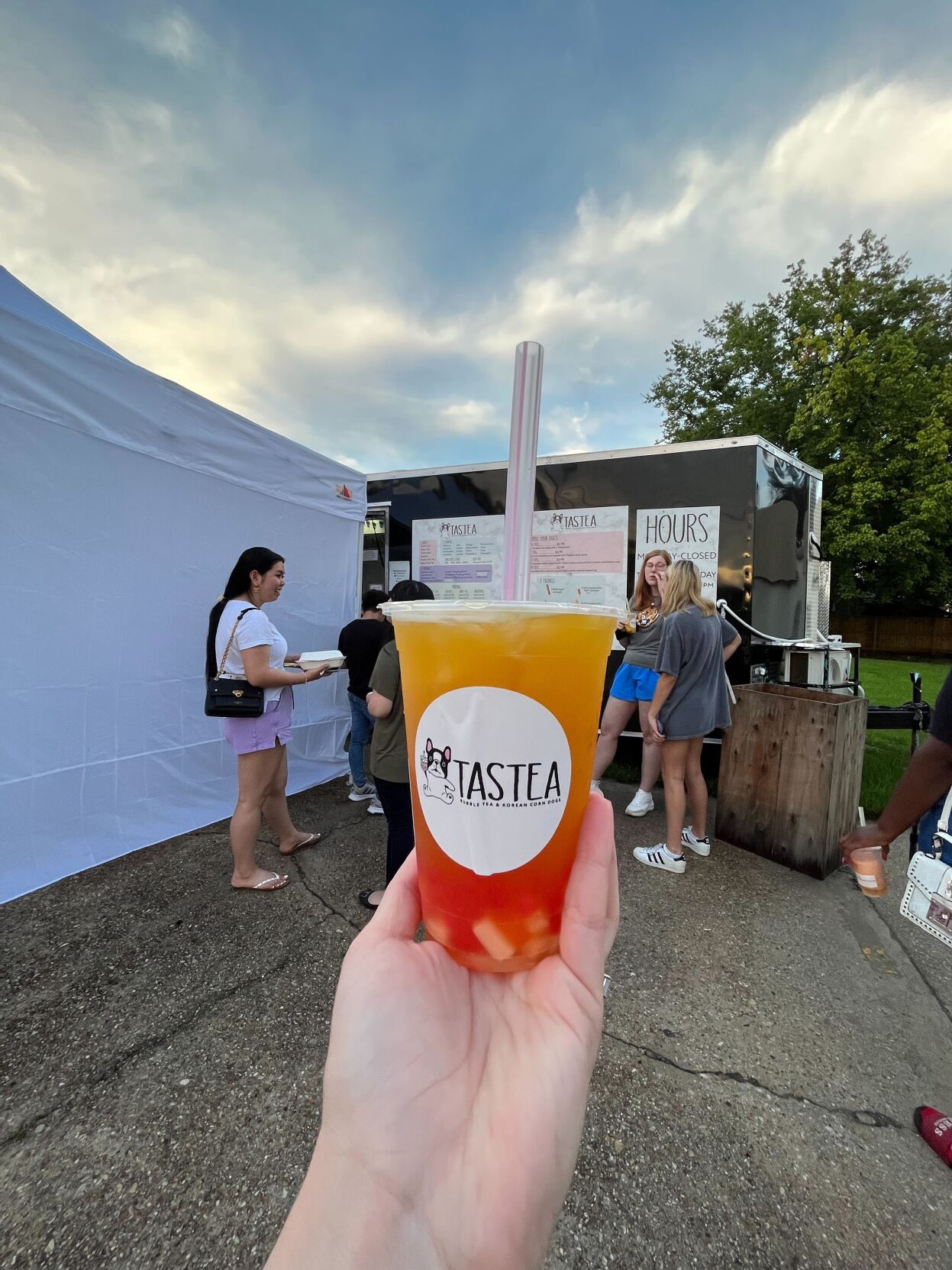 Thé à bulles Tastea et corndogs coréens